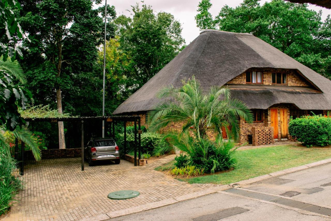 Inyamatane Luxury Lodge Hazyview Buitenkant foto